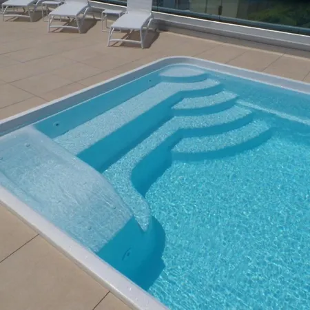 Stylish With Rooftop Pool 아파트 비비오네
